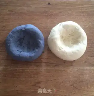 Make Double-coloured buns step 4