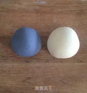 Make Double-coloured buns step 7