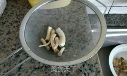 Make The mushroom root bean sauce step 1
