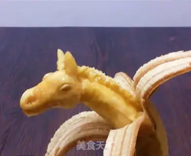 Make Banana sculpture step 7