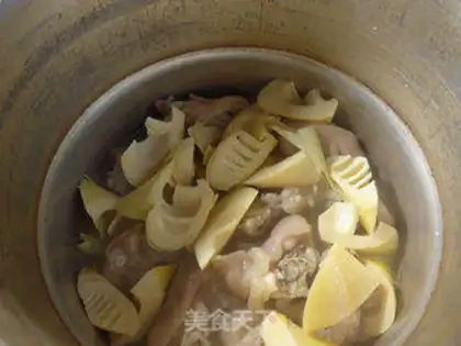 Make Ray cooks a pig