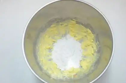 Make Caramel almonds step 1