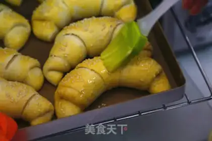 Make Buffalo croissants step 13