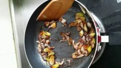 Make Onion greasy mushrooms step 3