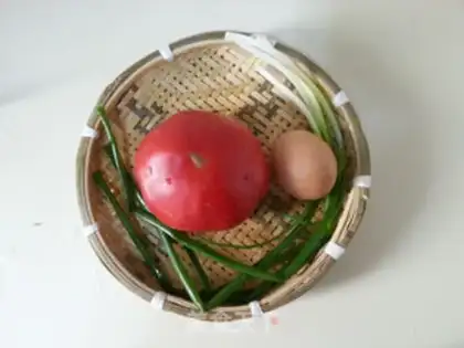 Make Tomato egg soup step 0