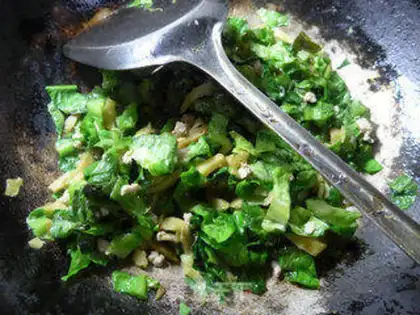Make Meat crumbs and swirling leaves step 5