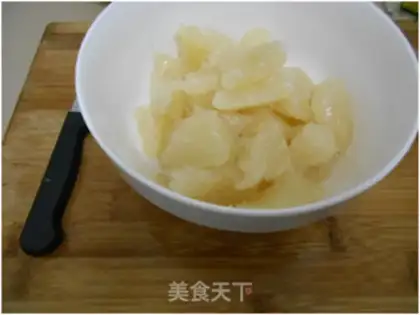 Make The grapefruit chicken soup step 1