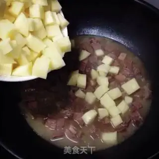 Make Potato beef curry rice step 2