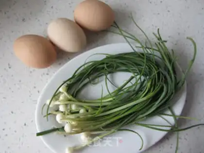 Make Wild onion fried eggs step 0