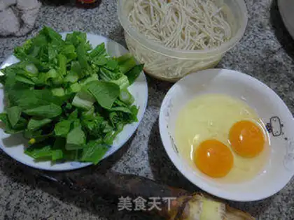 Make Cricket eggs, fried noodles step 0