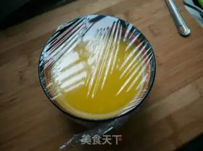 Make Tea and oil for the eggs step 3