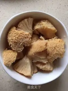 Make Monkeys and mushrooms and hog soup step 1