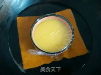 Make Tea and oil for the eggs step 4
