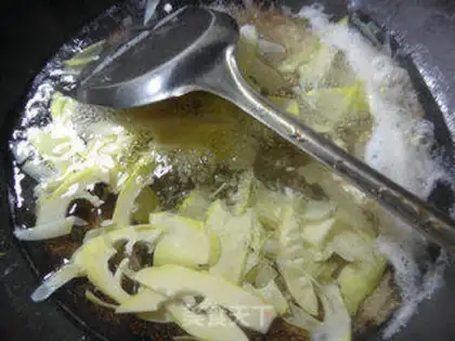 Make Cricket eggs, fried noodles step 5