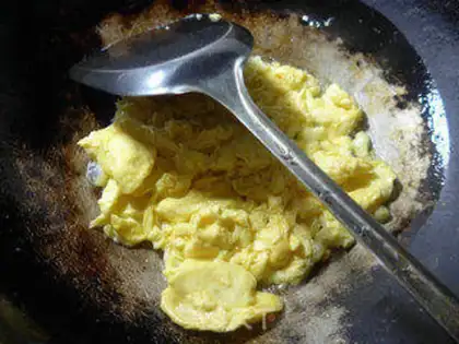 Make Cricket eggs, fried noodles step 6