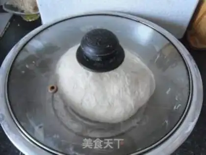 Make Onion pig hoof rolls step 1