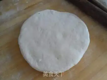 Make Onion pig hoof rolls step 4