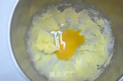 Make Mickey Cupcake step 2