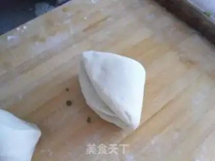 Make Onion pig hoof rolls step 9