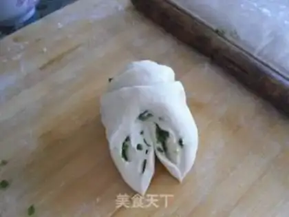 Make Onion pig hoof rolls step 11