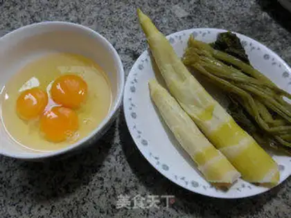 Make Snow pickles with hot fried eggs step 0