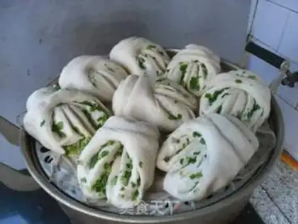 Make Onion pig hoof rolls step 13