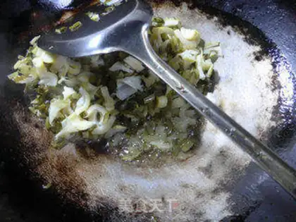 Make Snow pickles with hot fried eggs step 5