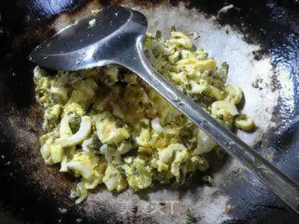 Make Snow pickles with hot fried eggs step 6