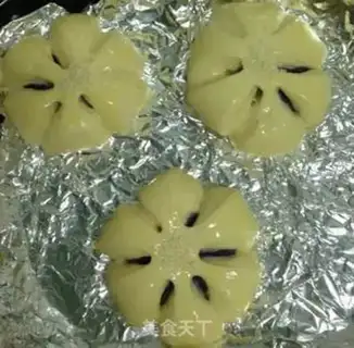 Make The potato flower bread step 11