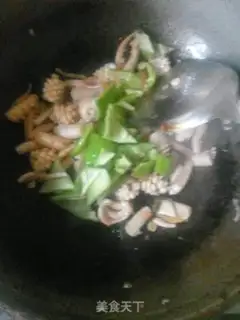 Make Pelican squid flowers step 4