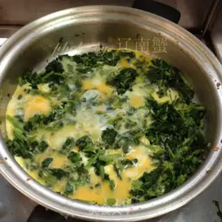 Make The greens are pouring eggs step 3