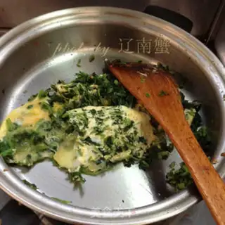 Make The greens are pouring eggs step 4