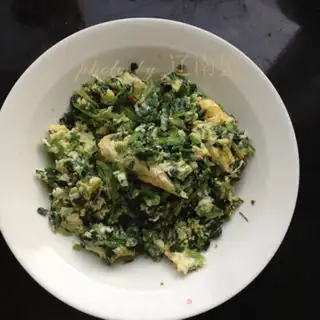 Make The greens are pouring eggs step 6
