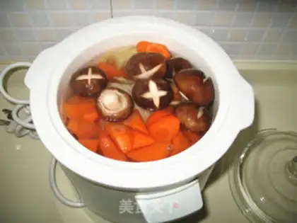 Make Bones soup for mushroom carrots step 2
