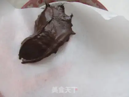 Make Chocolate leaves step 3