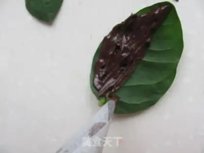 Make Chocolate leaves step 5