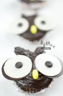 Make owl cake step 9
