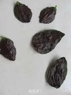 Make Chocolate leaves step 6