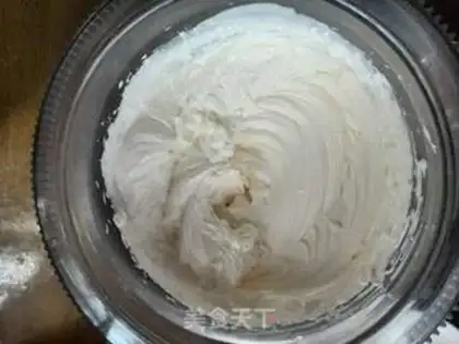 Make Little white rabbit cream cake step 4