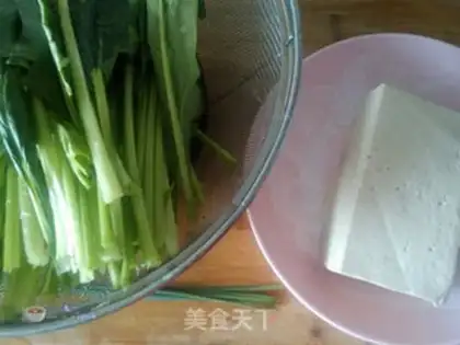Make Spinach tofu soup step 1