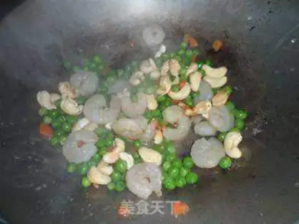 Make Peas, shrimp, cashew step 4