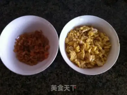 Make Scrambled with tea and eggs step 2