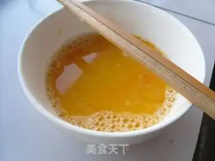 Make Eggs and garlic step 1