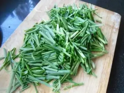 Make Eggs and garlic step 2