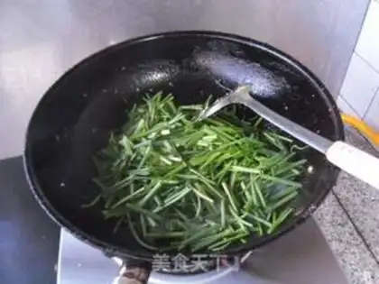 Make Eggs and garlic step 5