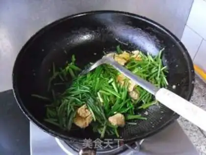 Make Eggs and garlic step 7