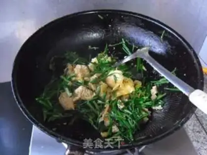 Make Eggs and garlic step 8