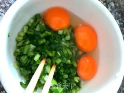Make Fried eggs for onion shrimp step 0