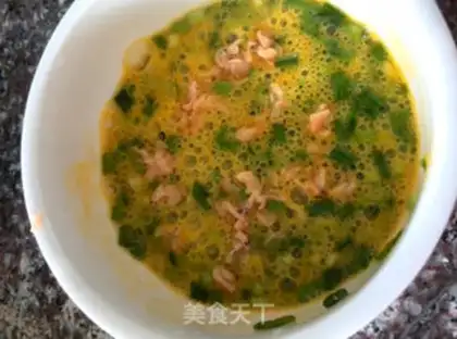 Make Fried eggs for onion shrimp step 2