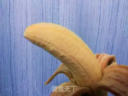Make Banana sculpture step 0